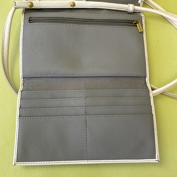 Light cream Fossil pebbled leather crossbody bag/clutch - Picture 10 of 15